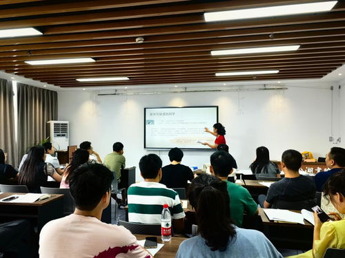 學(xué)校舉行心理普查訪談工作專(zhuān)題培訓(xùn)